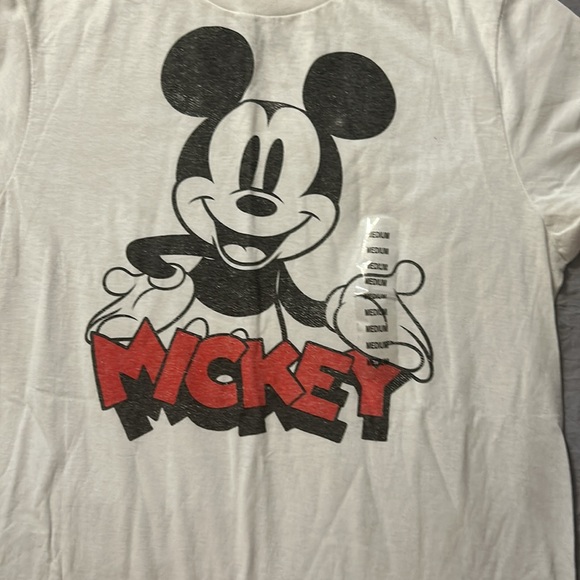 Disney T-shirt Mickey Mouse face on front of tee - Picture 4 of 6